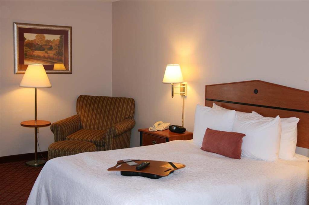 Hampton Inn Greeneville Room photo